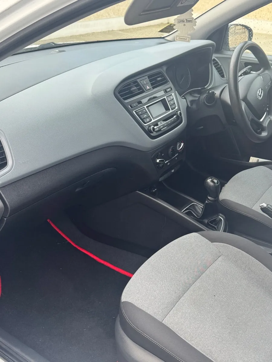 Hyundai i20 2016 - Image 2