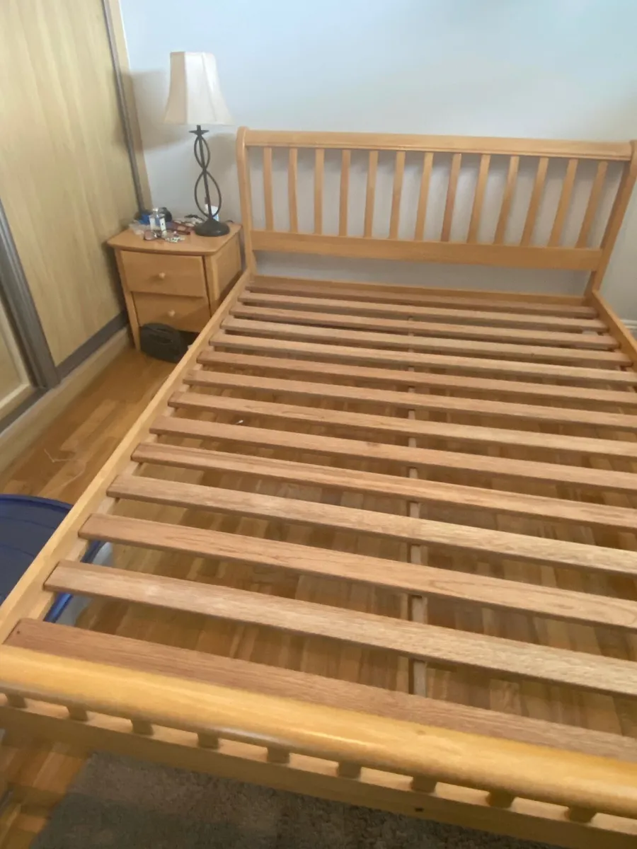 Oak king size bed - Image 1