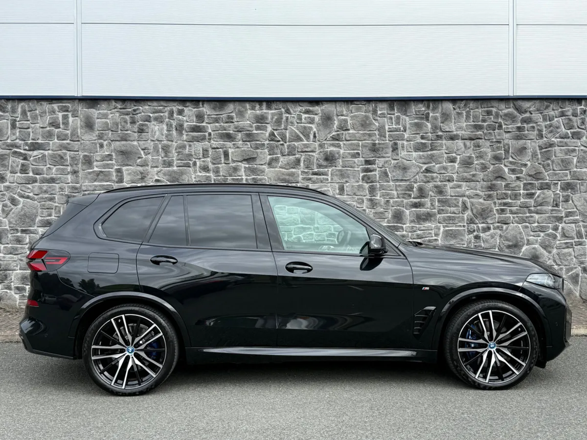 2025 BMW X5 50e M Sport Pro X-Drive - Image 4