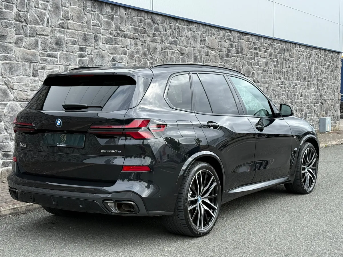 2025 BMW X5 50e M Sport Pro X-Drive - Image 2