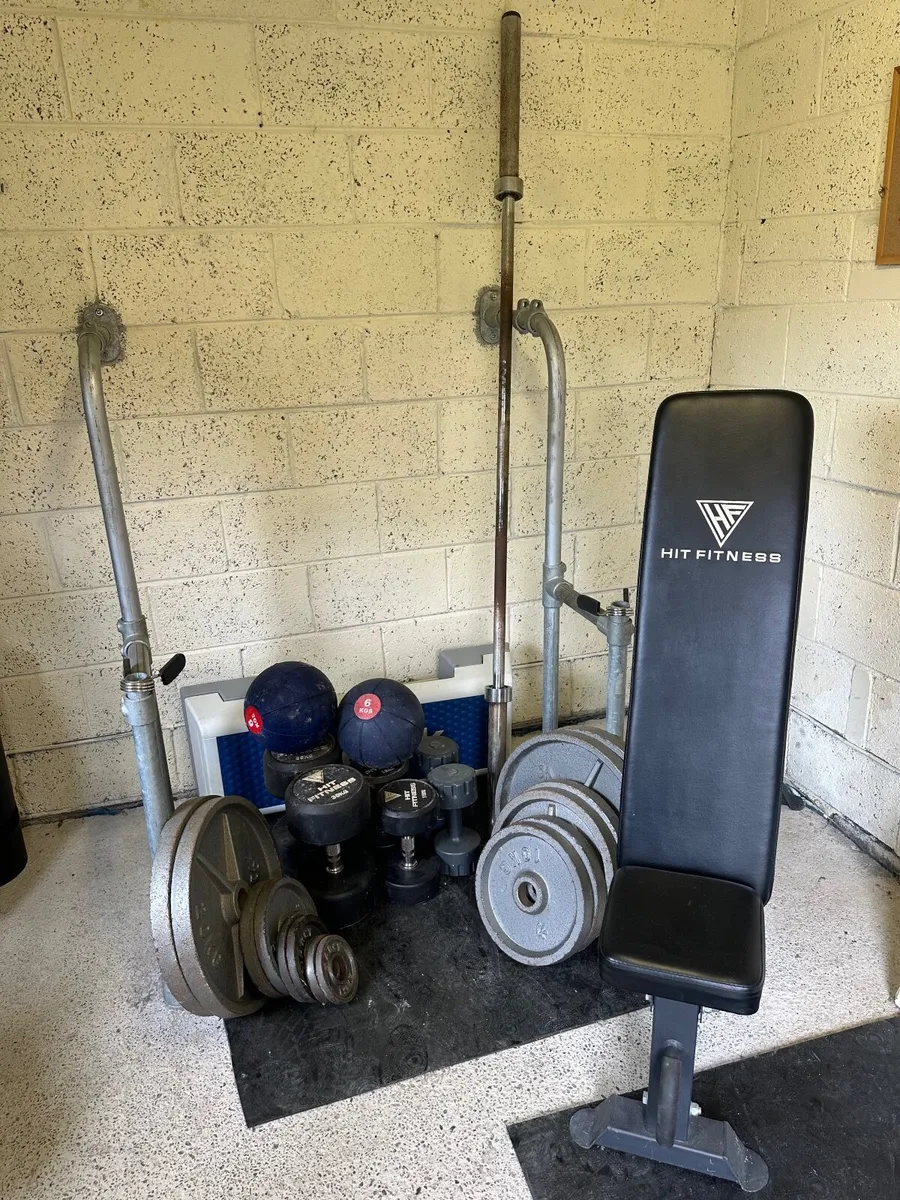 Olympic Bar (20kgs), 147.5 kgs metal plates & more - Image 1