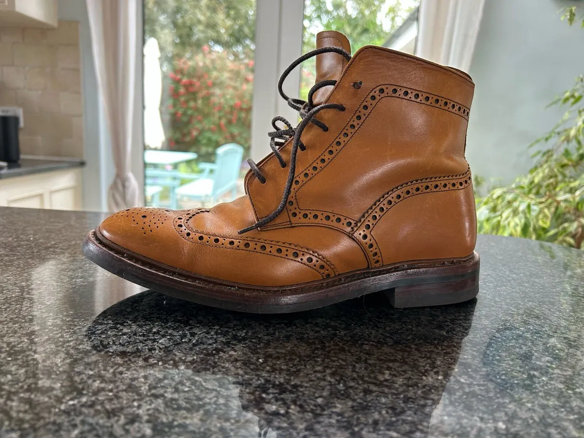 Men’s size 8 boots - Image 1