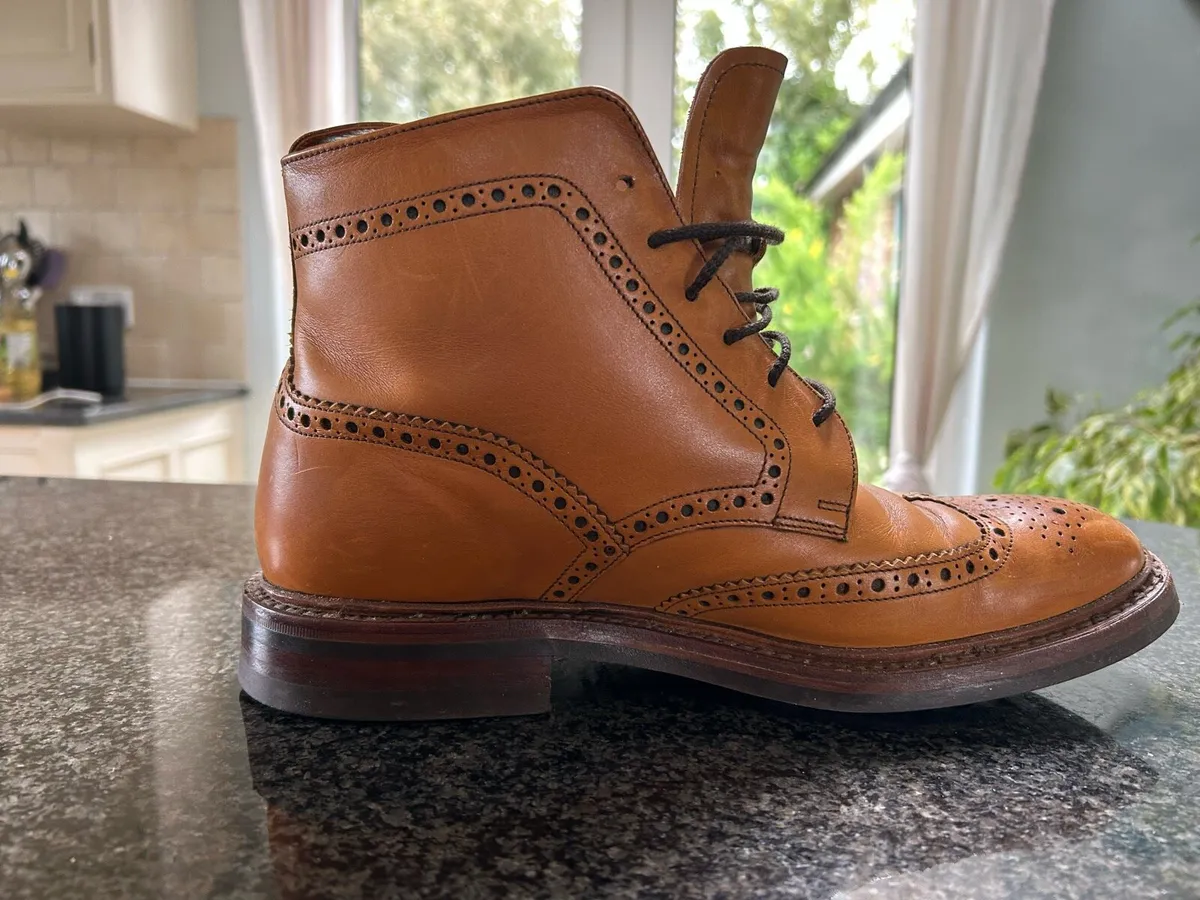 Men’s size 8 boots - Image 2