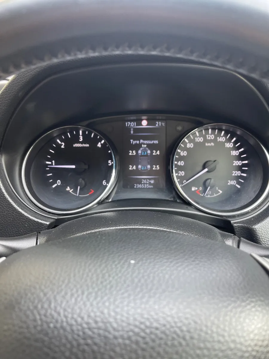 Nissan Qashqai 2015 - Image 2