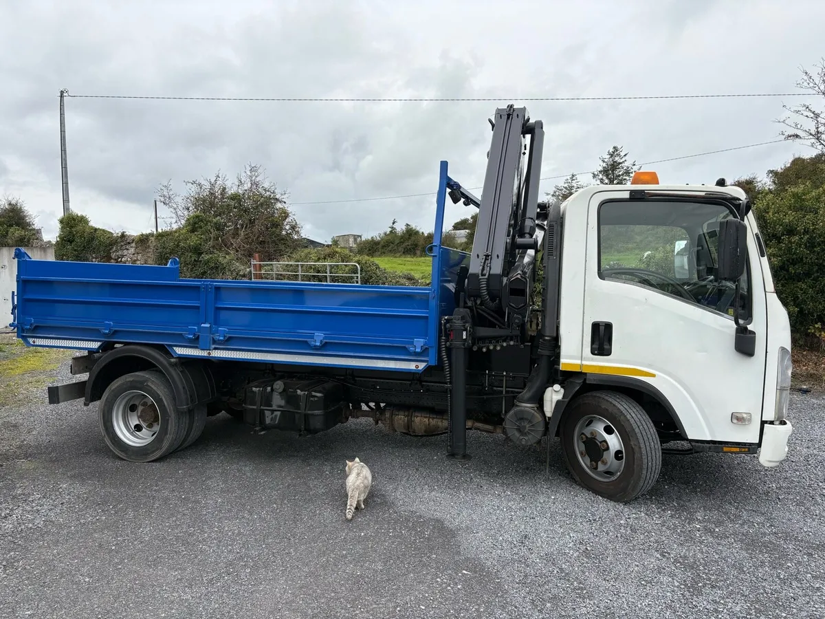 Isuzu tipper - Image 4