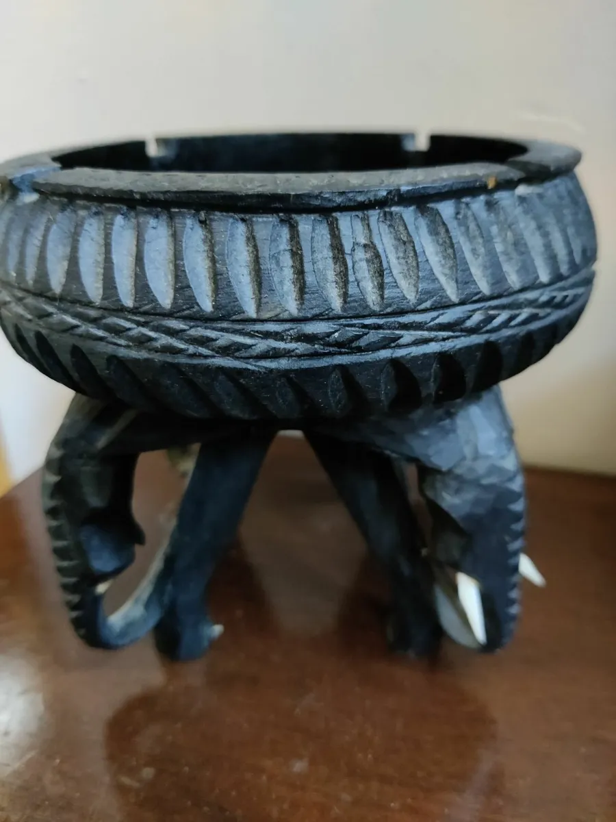 2 African Decor Ash trays - Image 2