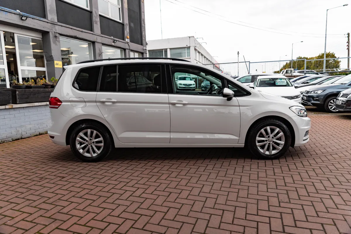 VOLKSWAGEN TOURAN 1.4 TSI COMFORTLINE 7 SEATER AUT - Image 2