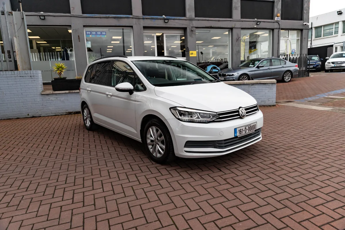 VOLKSWAGEN TOURAN 1.4 TSI COMFORTLINE 7 SEATER AUT - Image 1