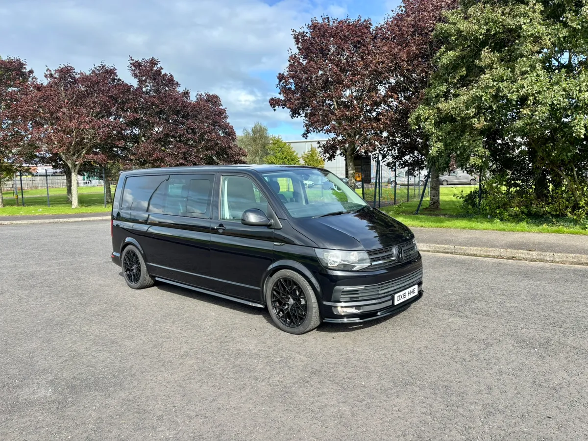 Transporter van crew cab - Image 1