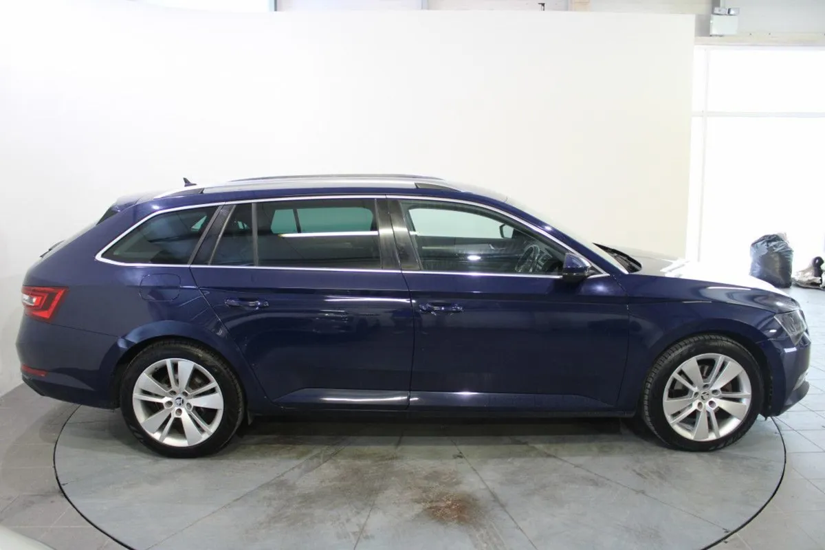 Skoda Superb 2.0 TDI 150bhp SEL Executive Com - Image 3