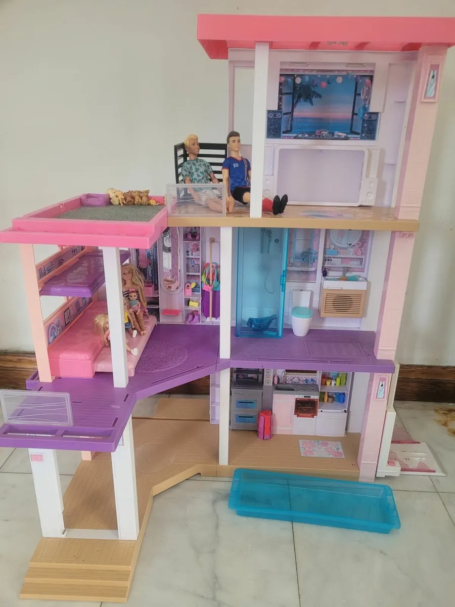 Doll house - Image 1