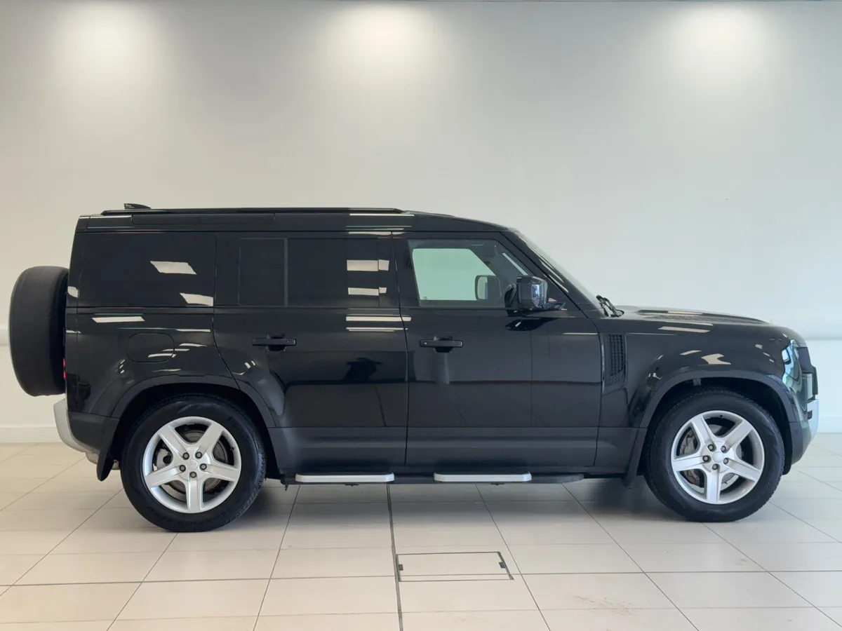 Land Rover Defender 2023 commercial diesel 3.0L - Image 3