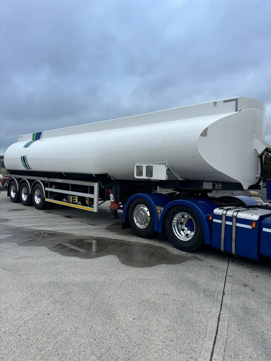 2012 Lakeland Bulk Tanker - Image 2