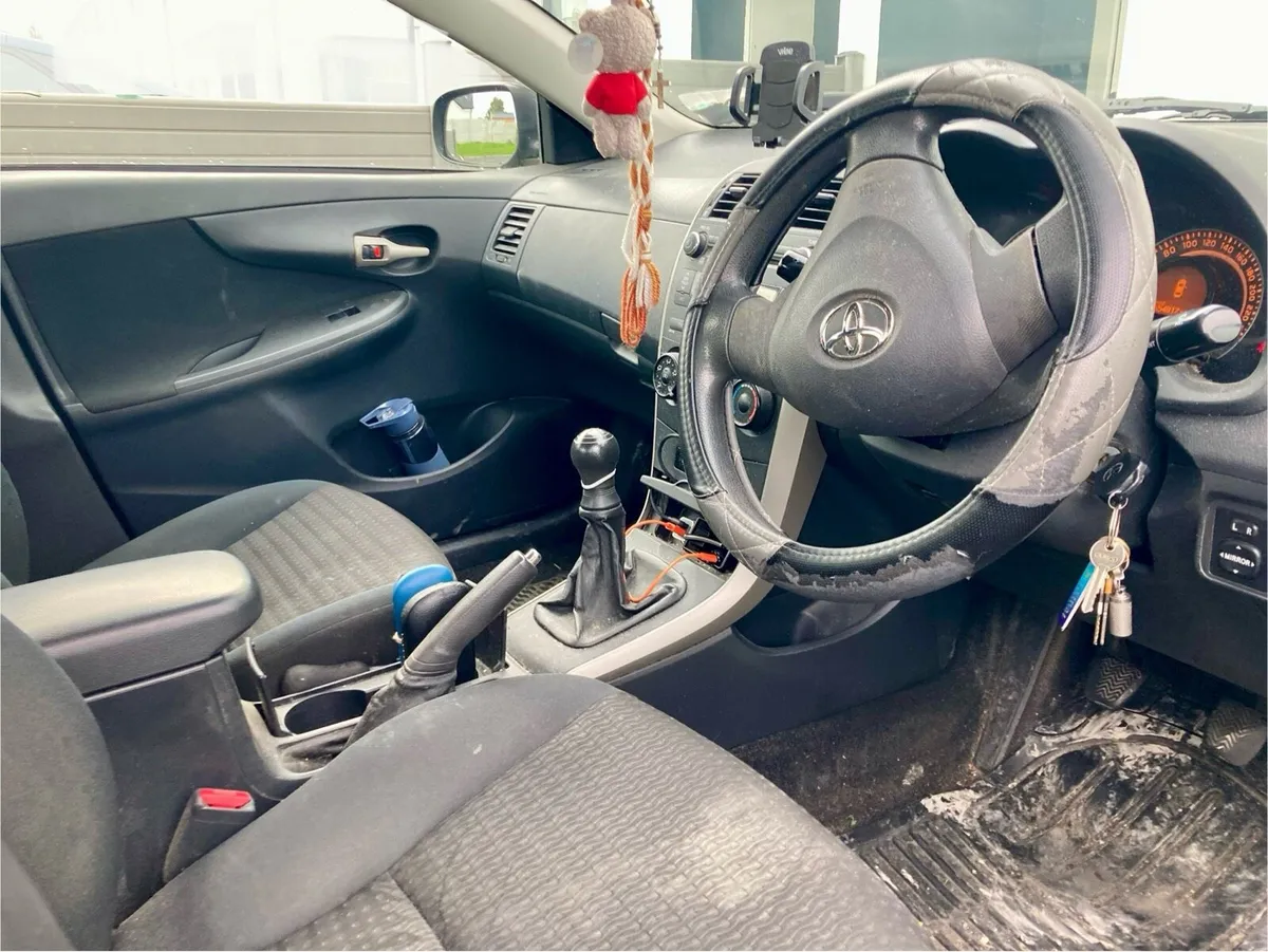 Toyota Corolla - Image 4