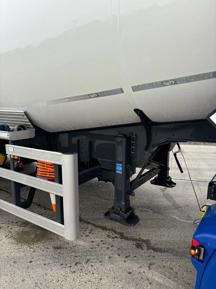 Like New GRW Bulk Tanker - Image 2