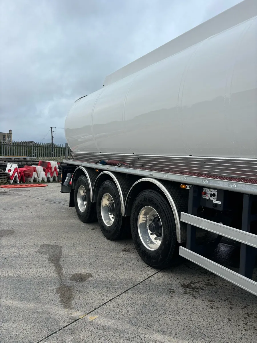 Like New GRW Bulk Tanker - Image 3