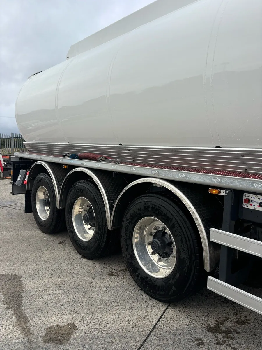 Like New GRW Bulk Tanker - Image 4