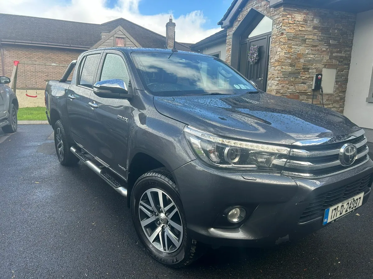 2017 Toyota Hilux Invincible Auto - Image 1