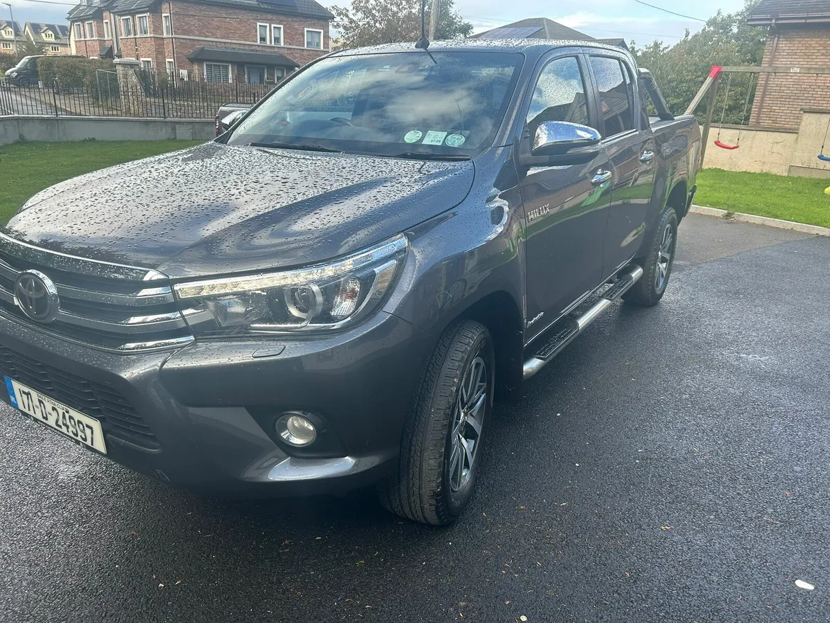 2017 Toyota Hilux Invincible Auto - Image 2