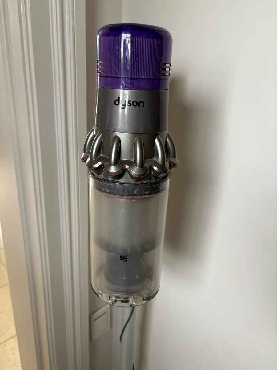 Dyson Freestanding Cordless Hoover - Image 2