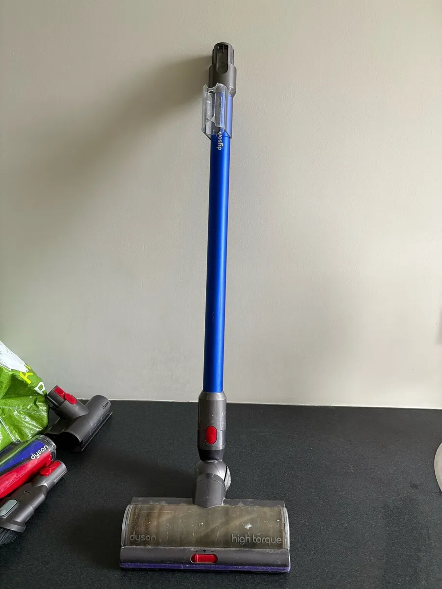 Dyson Freestanding Cordless Hoover - Image 4