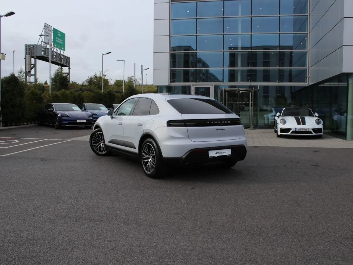 Porsche Macan 4 Electric - Image 2