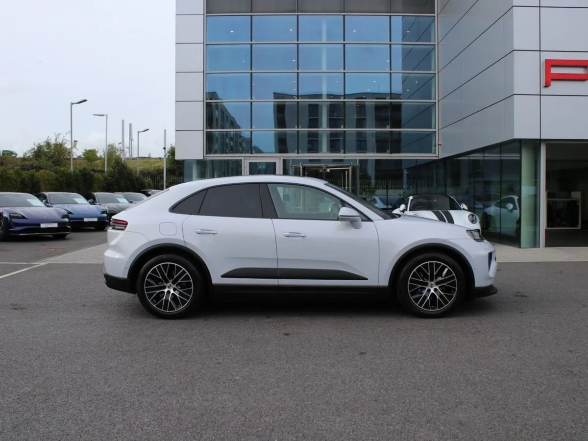 Porsche Macan 4 Electric - Image 4