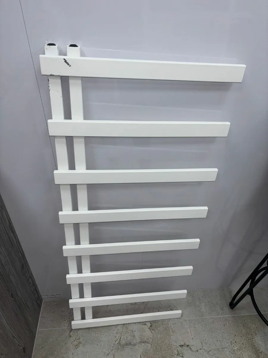 Ex-Display Designer Towel Rail - PLEASE READ AD! - Image 3
