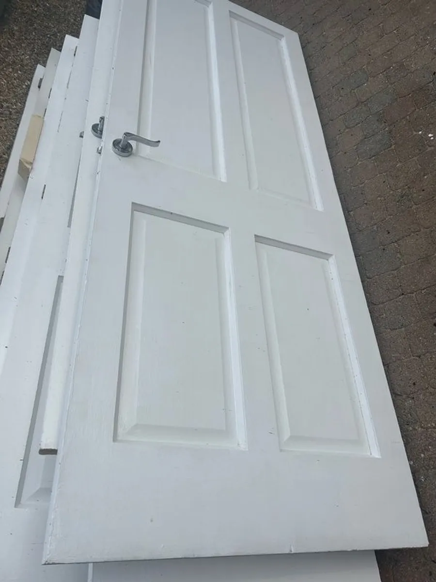 Free solid wood doors with handles to take away. - Image 1
