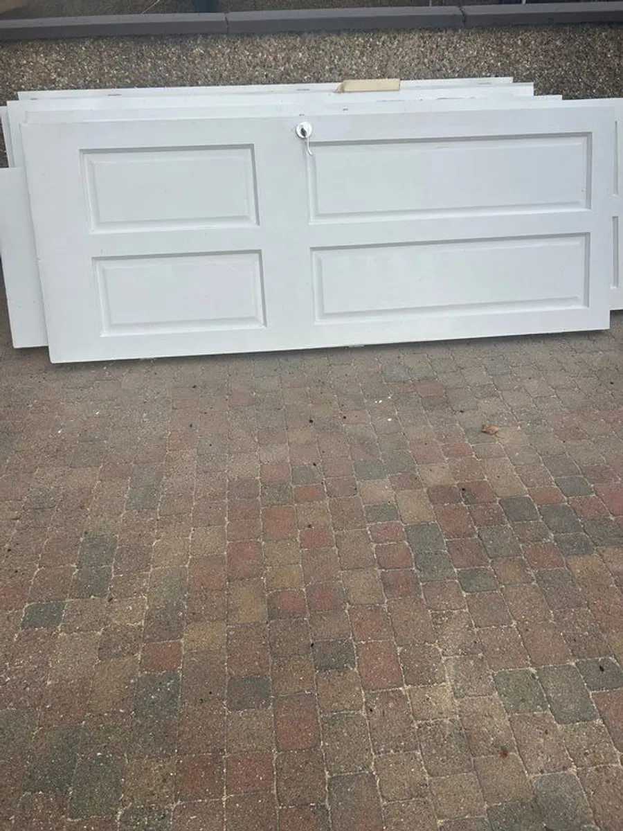 Free solid wood doors with handles to take away. - Image 2