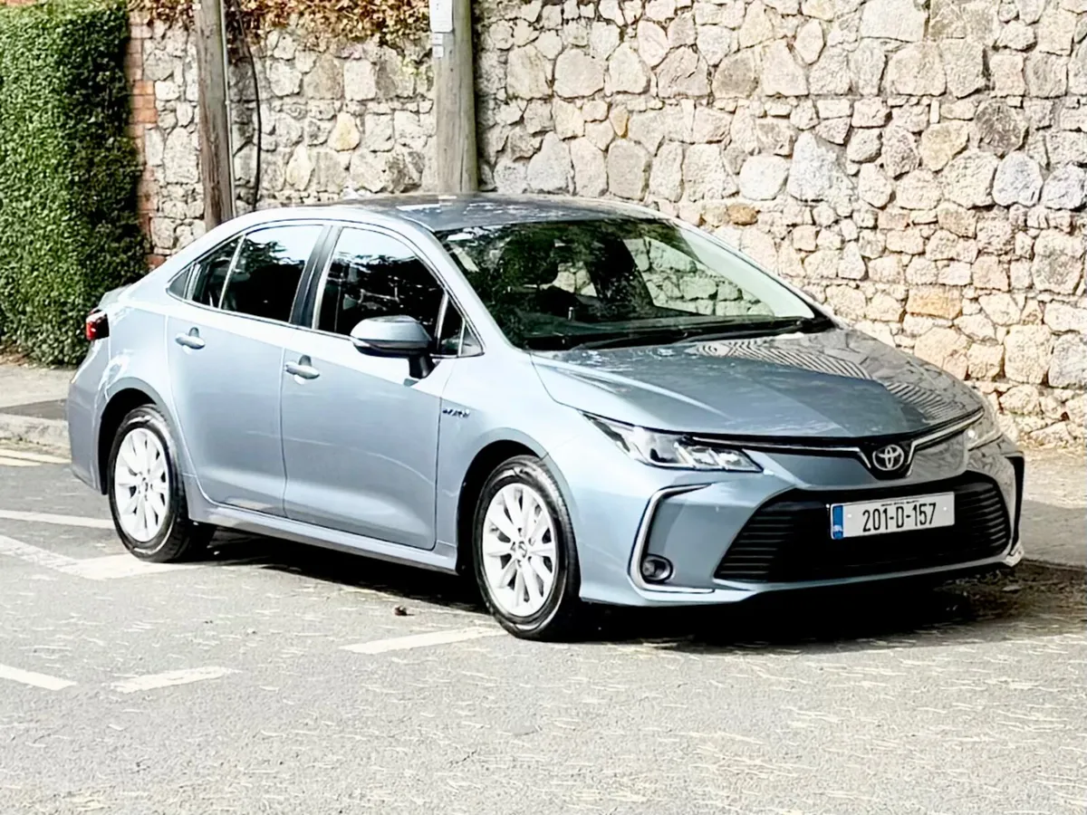 Toyota Corolla 2020!! LUNA SOLD!! HYBRID!! - Image 2