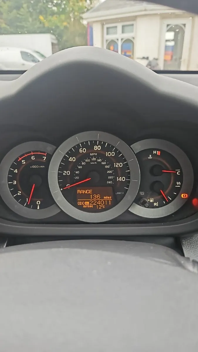 Toyota RAV4 2010 - Image 2