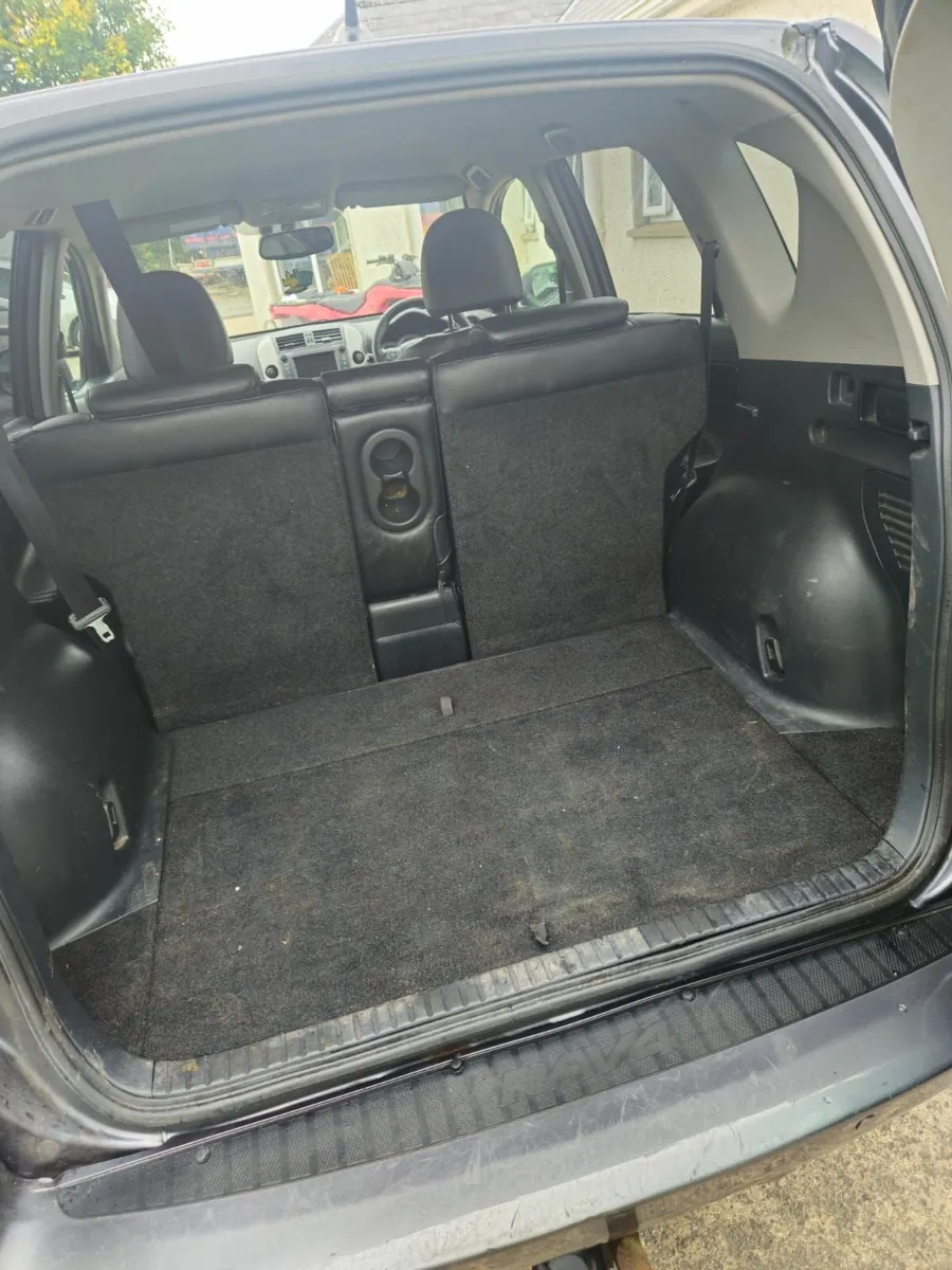 Toyota RAV4 2010 - Image 3