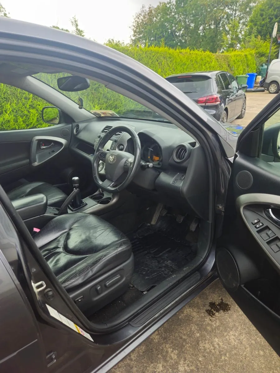 Toyota RAV4 2010 - Image 1