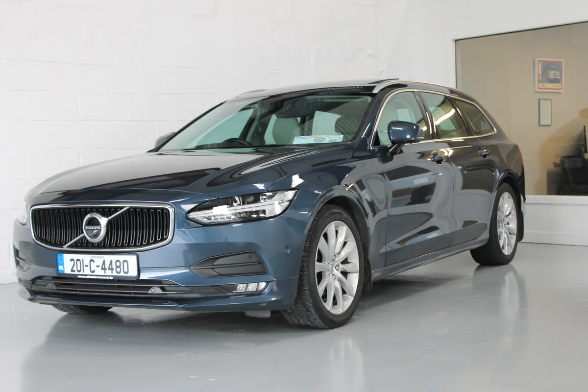 Volvo V90 2020, Momentum Automatic - Image 1