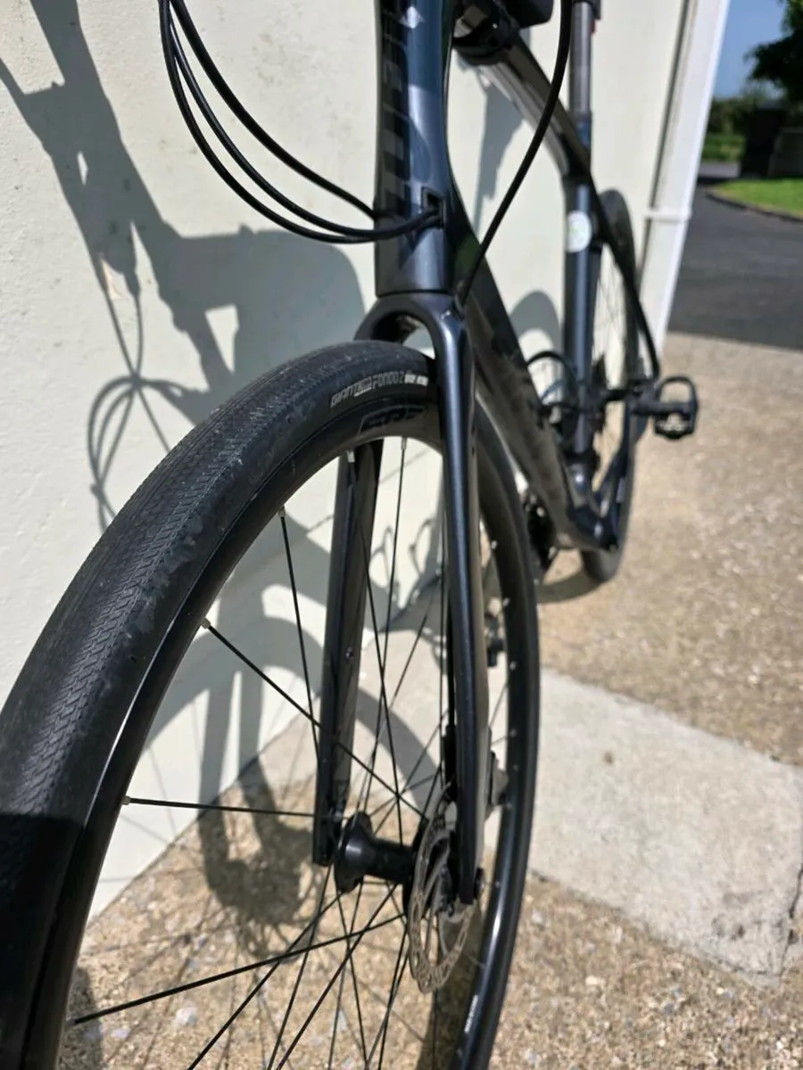 Giant Fastroad Advanced Carbon Bike - Image 2