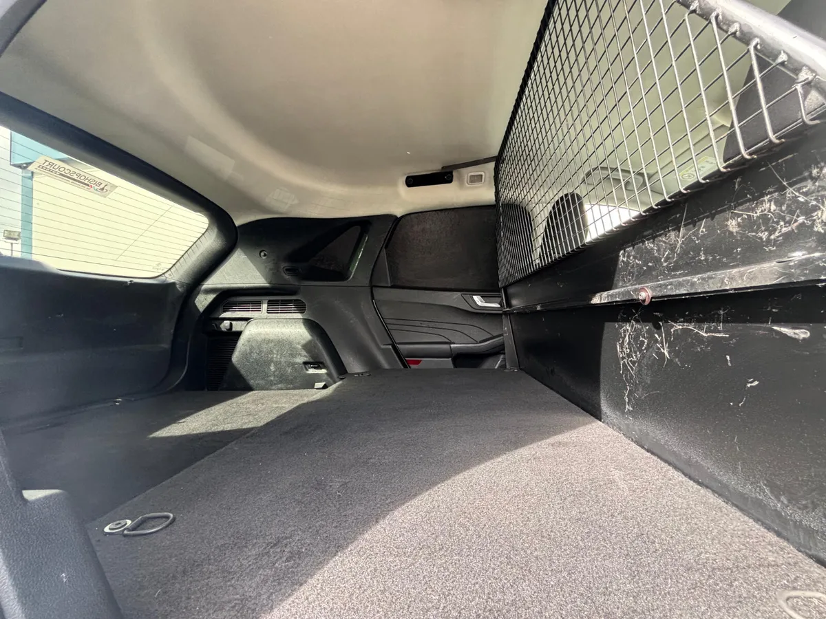 Ford Kuga 2022 - Image 4