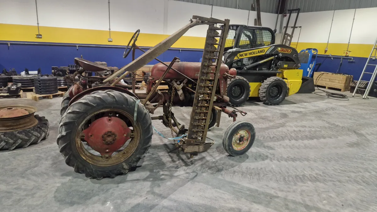 Farmall cub - Image 1