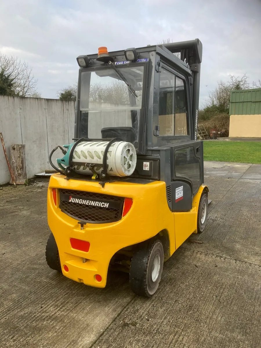 Forklift tfg 425. 2.5 ton gas