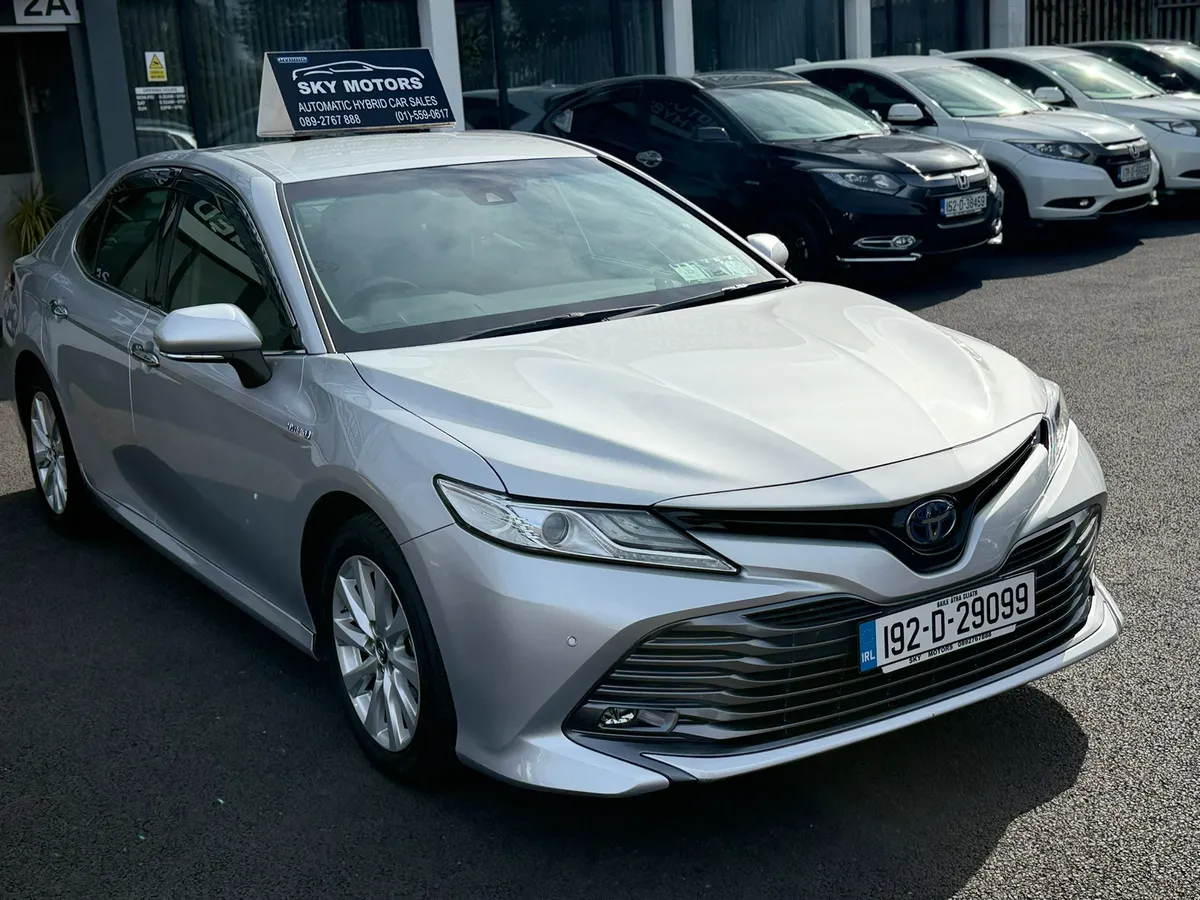 2019 Toyota CAMRY 2.5 Hybrid automatic - Image 3