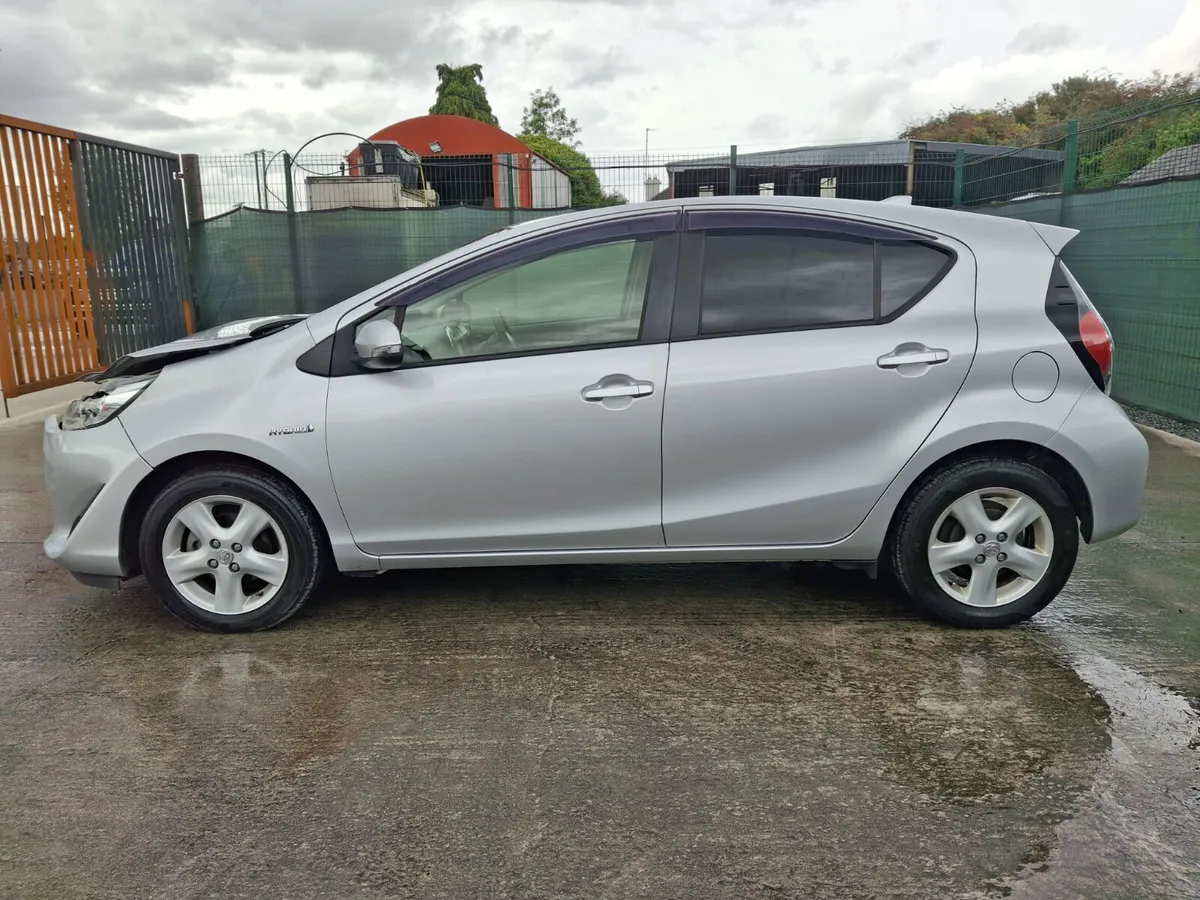 182 Toyota Aqua 1.5 Hybrid - Image 3