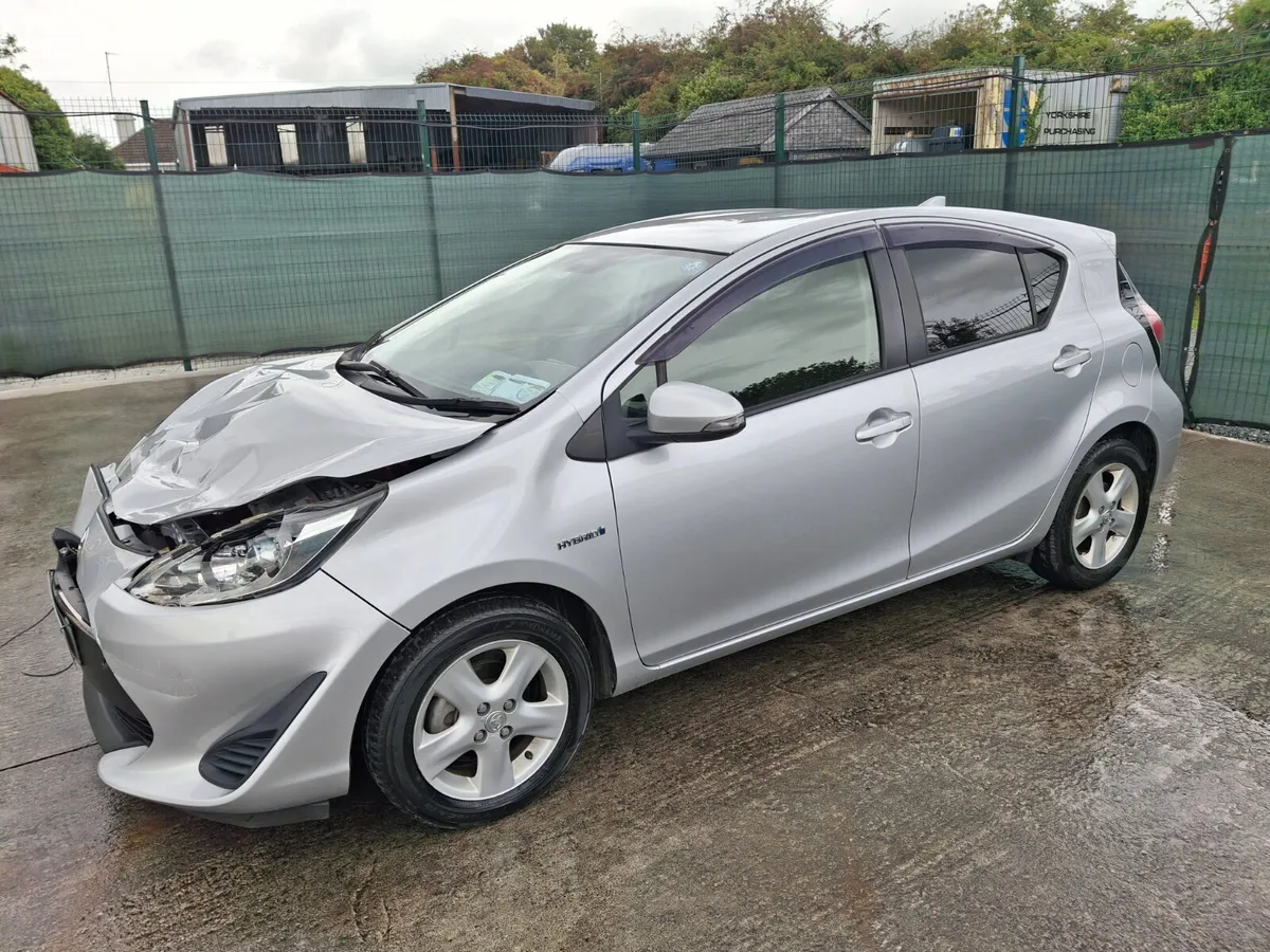 182 Toyota Aqua 1.5 Hybrid - Image 4