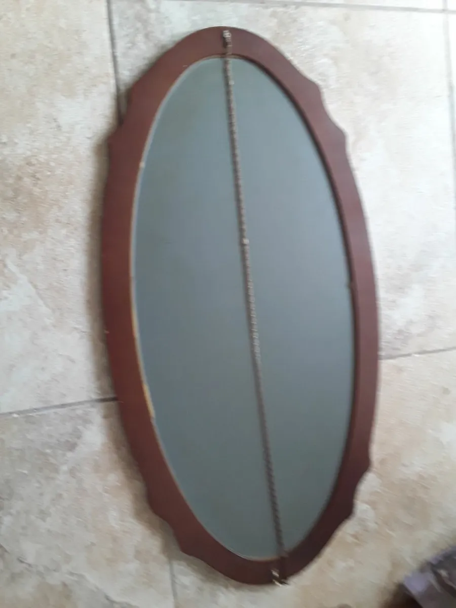 Oval shaped mirror Ross more as new - Image 2