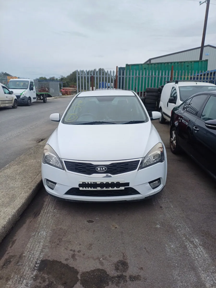 2012 KIA CEED 2 1.6 diesel breaking - Image 1