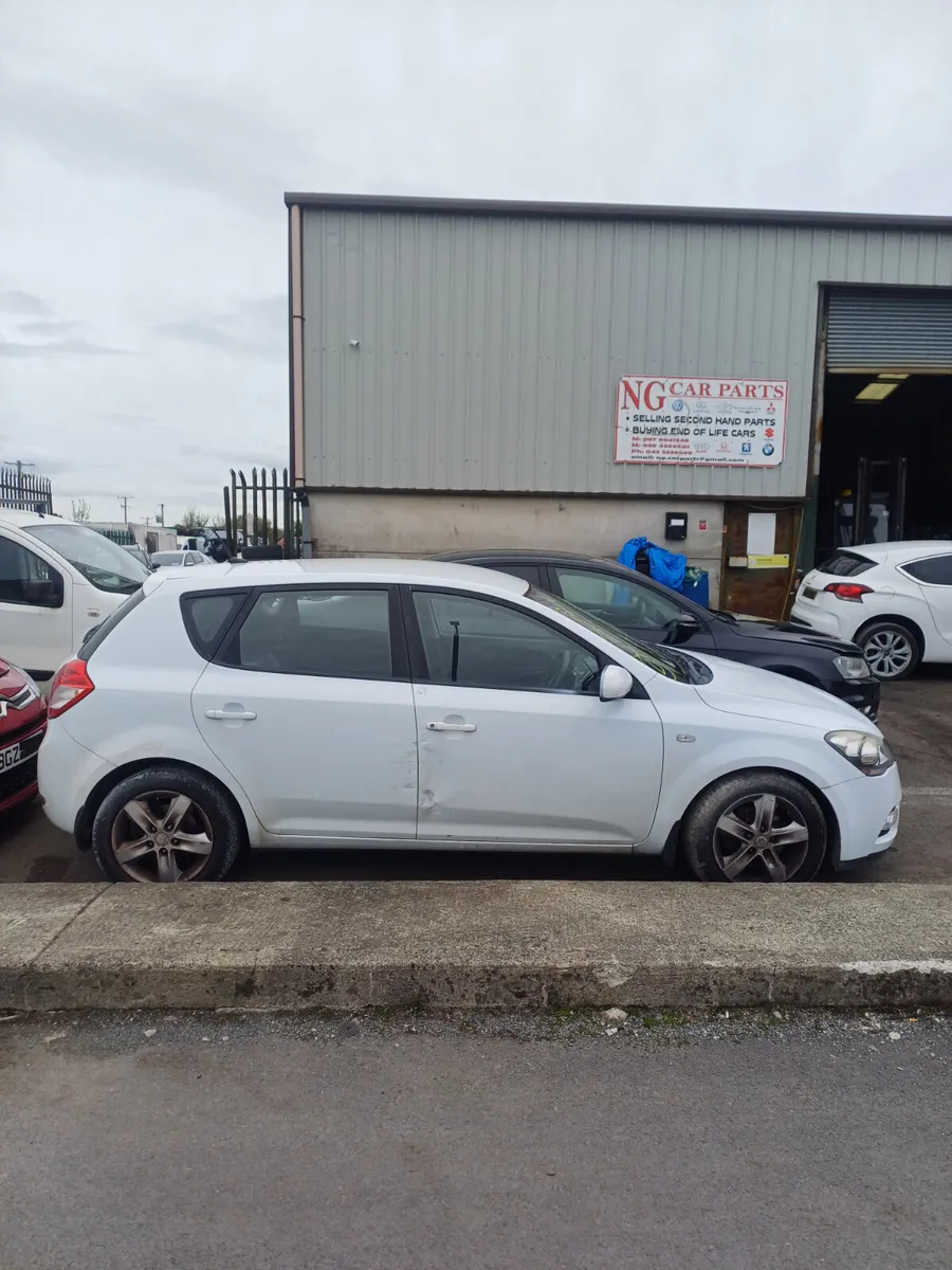 2012 KIA CEED 2 1.6 diesel breaking - Image 2