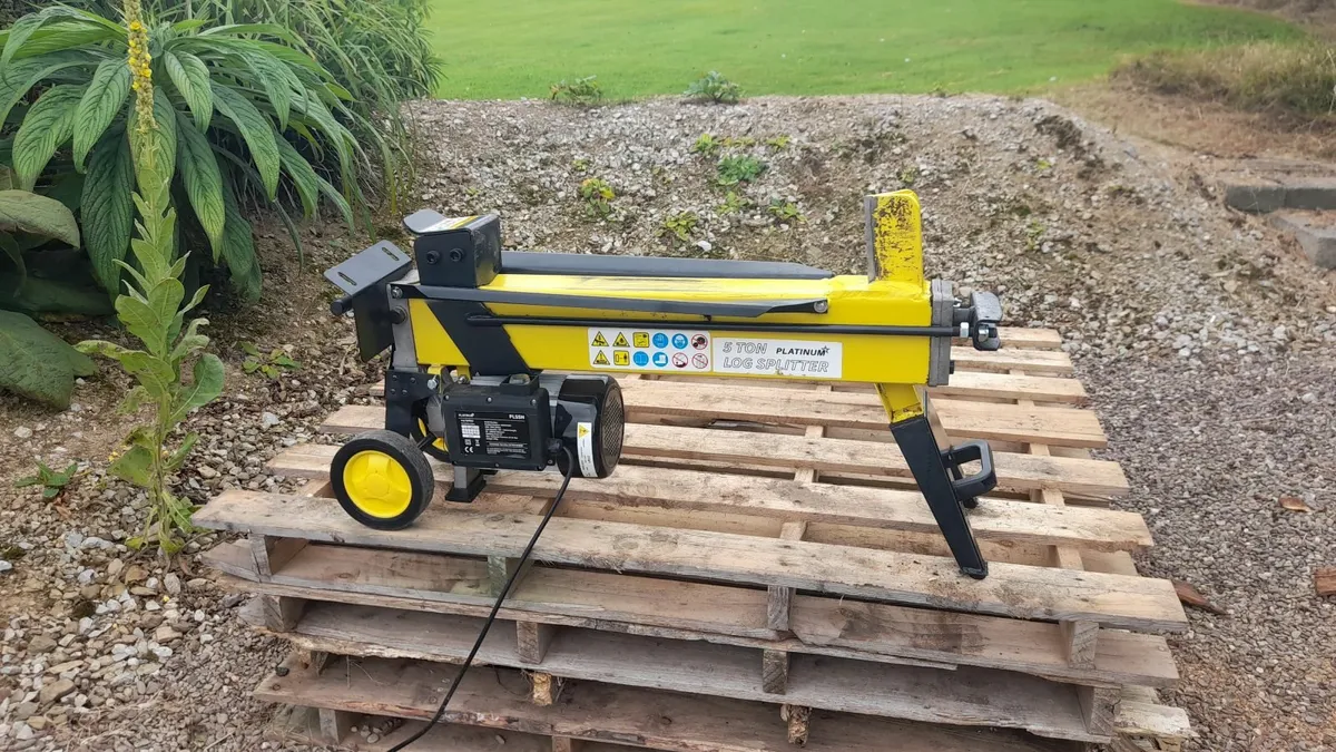 PLATINUM 5-Ton Log Splitter