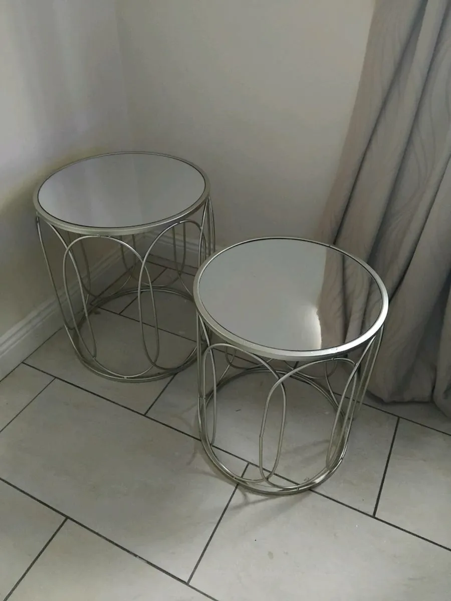 Coffee table and side tables - Image 1