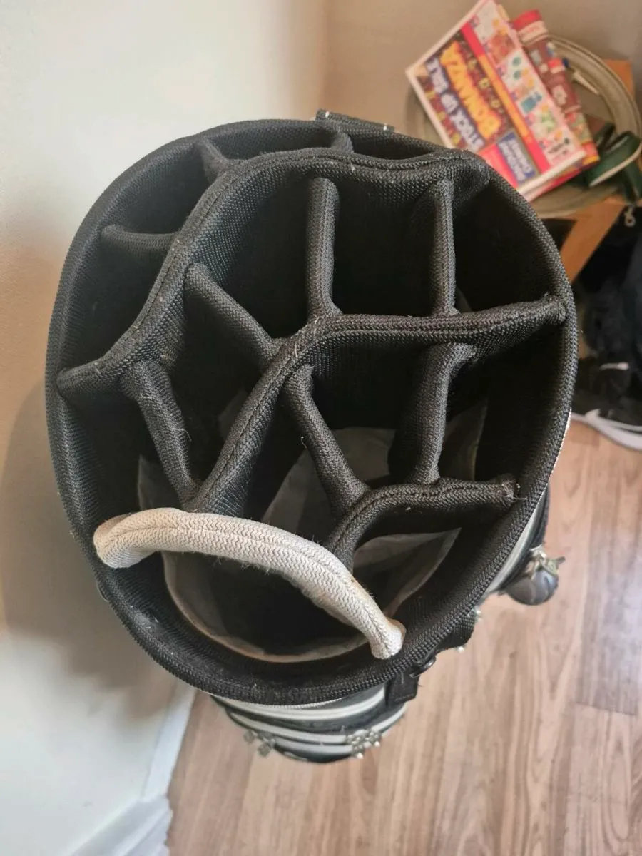 Taylormade golf bag - Image 2