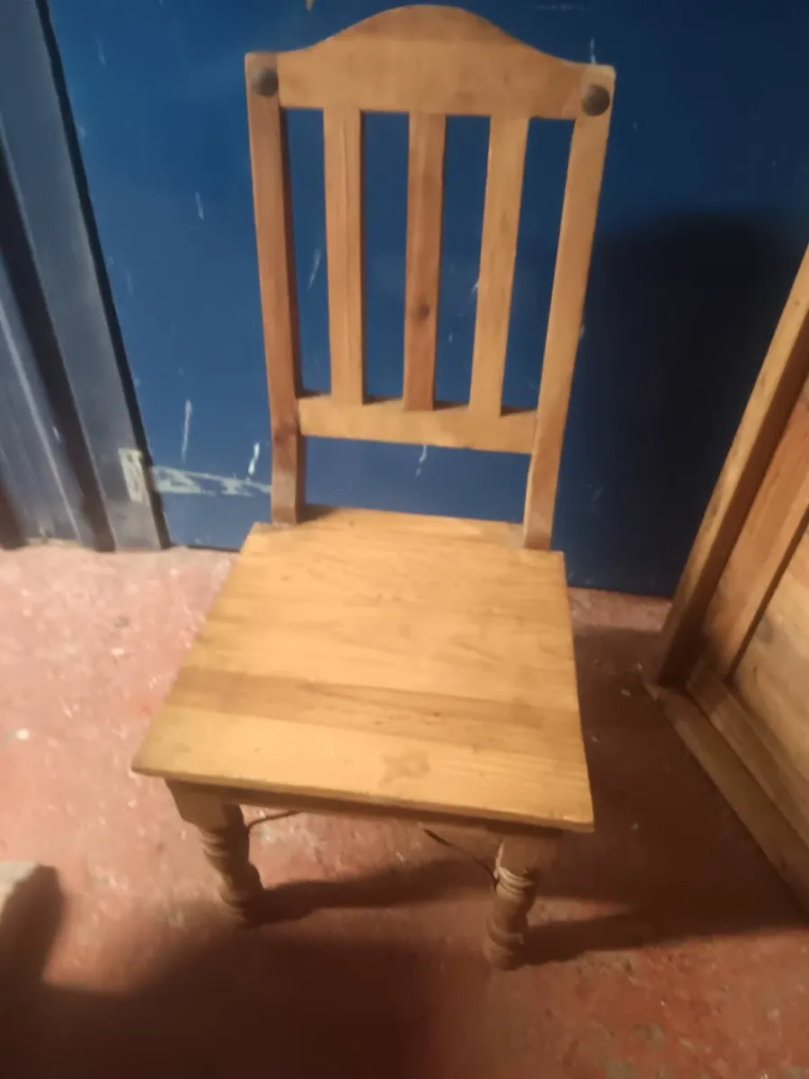 Mexican pine dining table and chairs - Image 4