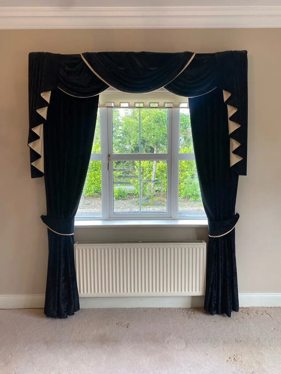 Curtains - Image 3